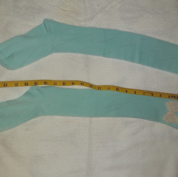 HP! Thigh-High Crochet-Bow Socks - Picture 3 of 3